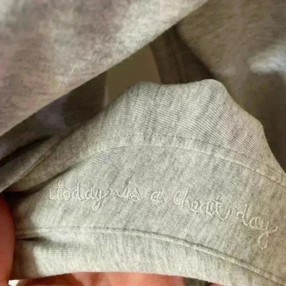 Lululemon Stress Less Pullover Size 4 -Heathered Core Ultra Light Gray - Picture 3 of 8